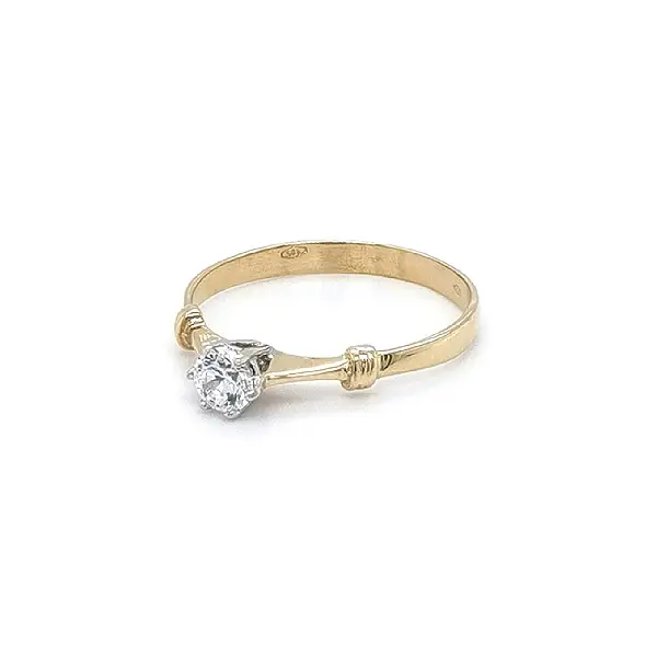 Золотое обручальное кольцо с цирконом