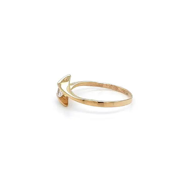 Золотое обручальное кольцо с цирконом