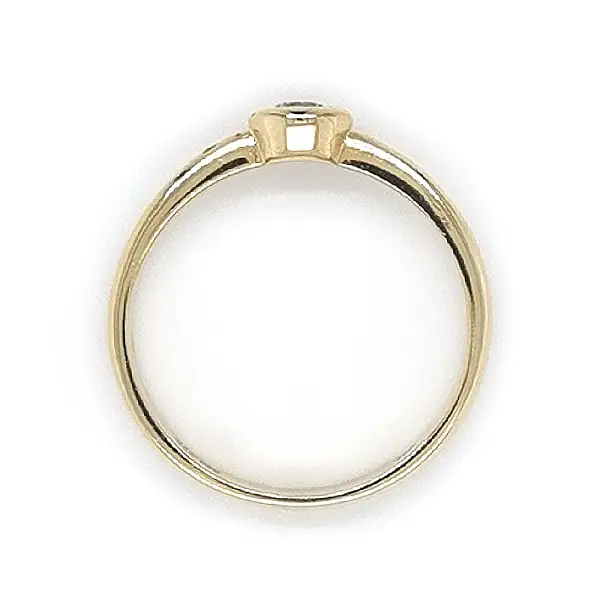 Золотое обручальное кольцо с цирконом