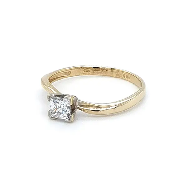 Золотое обручальное кольцо с цирконом