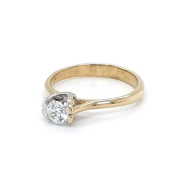 Обручальное кольцо с цирконом из комбинированного золота