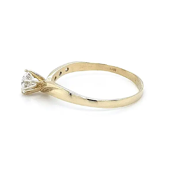 Обручальное кольцо с цирконами из комбинированного золота