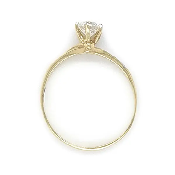 Обручальное кольцо с цирконами из комбинированного золота