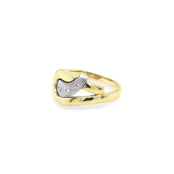 Золотое кольцо с цирконами из комбинированного золота