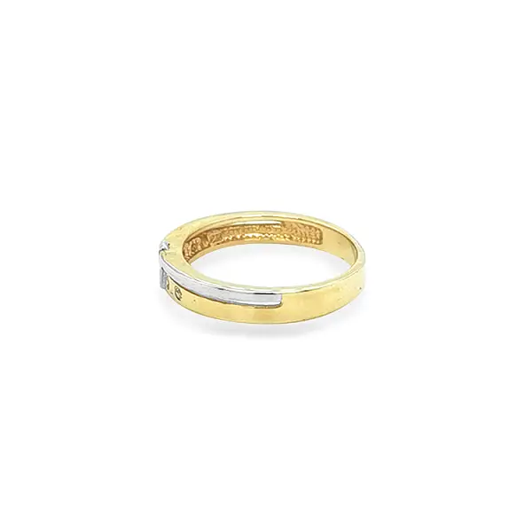 Золотое кольцо с цирконами из комбинированного золота