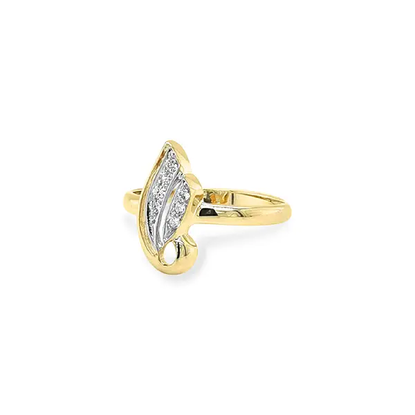 Золотое кольцо с цирконами из комбинированного золота