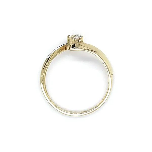 Золотое обручальное кольцо с цирконом