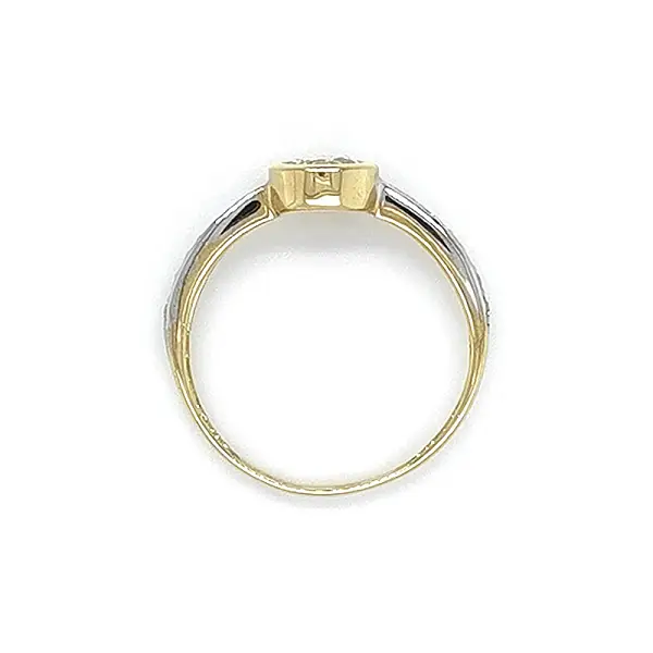 Обручальное кольцо с цирконами из комбинированного золота