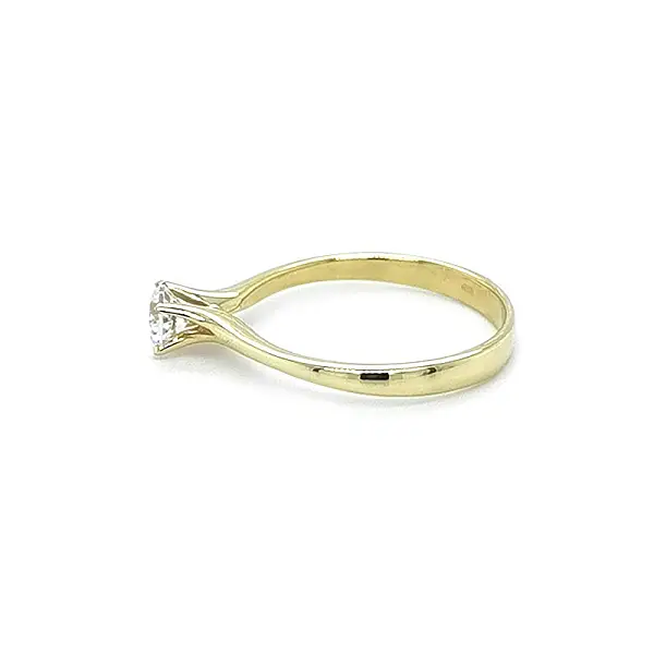 Золотое обручальное кольцо с цирконом