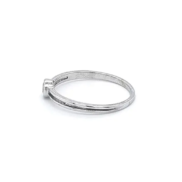 Помолвочное кольцо с цирконом из белого золота