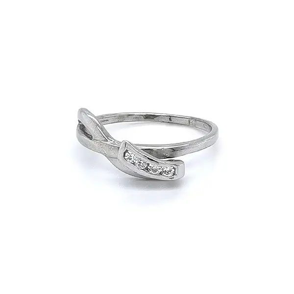 Кольцо с цирконами из белого золота