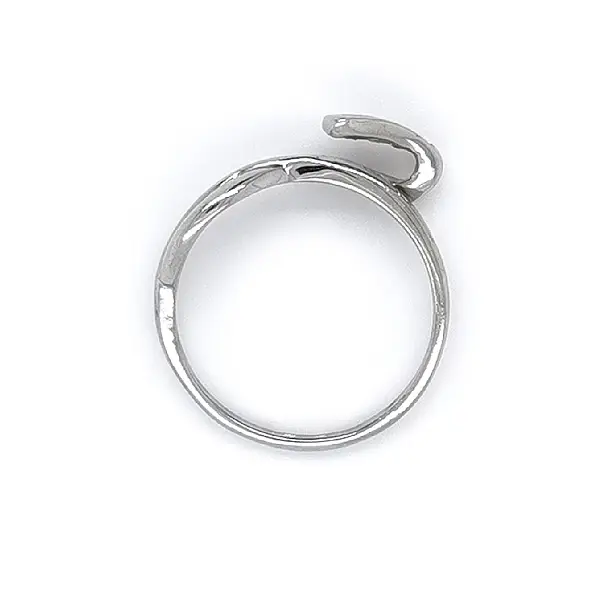 Кольцо с цирконами из белого золота