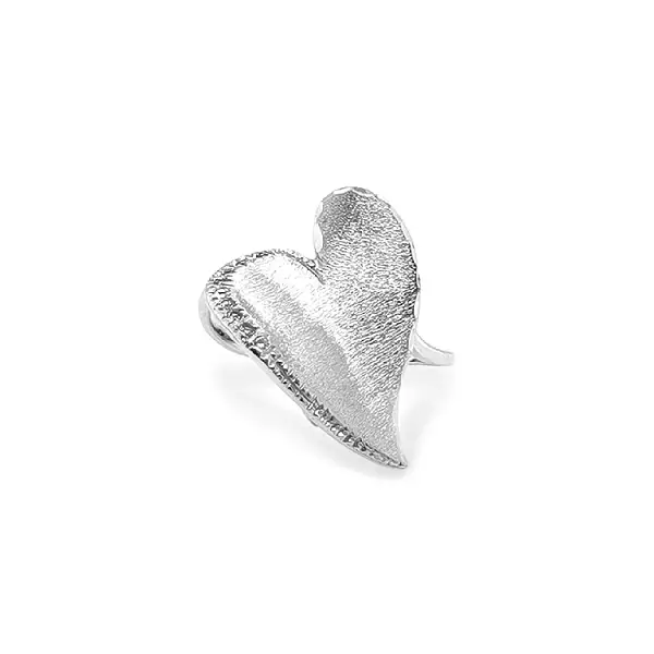 Золотое кольцо в форме сердца с цирконами