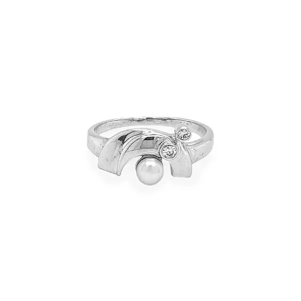 Золотое кольцо с жемчугом и цирконами