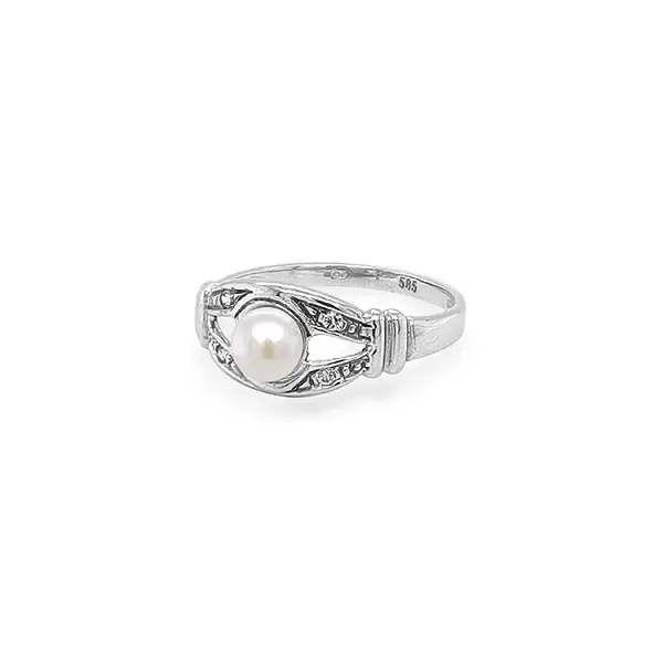 Золотое кольцо с жемчугом и цирконами