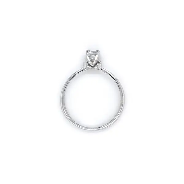 Помолвочное кольцо с цирконом из белого золота