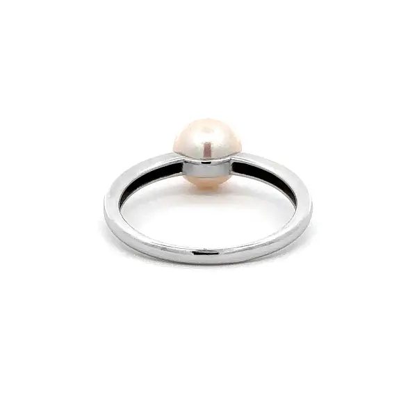 Кольцо с жемчужиной из белого золота