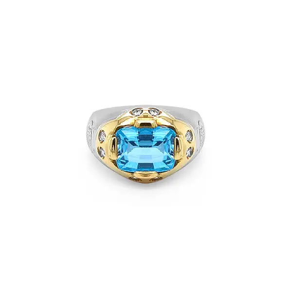 Золотое кольцо с голубым камнем