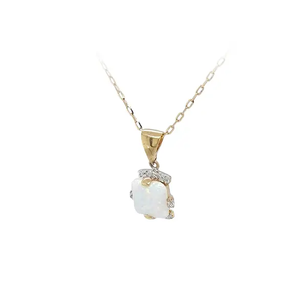 Золотая подвеска с опалом и цирконами