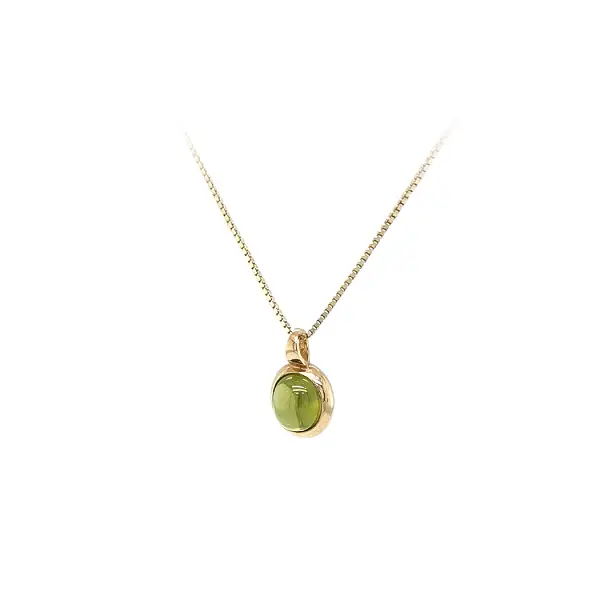 Золотая подвеска с зеленым камнем