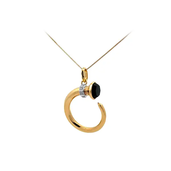 Золотая подвеска с черным камнем