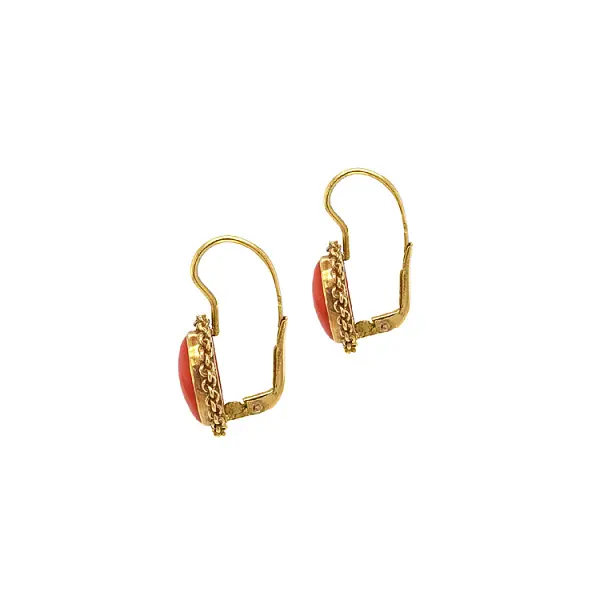 Золотые серьги с кораллом