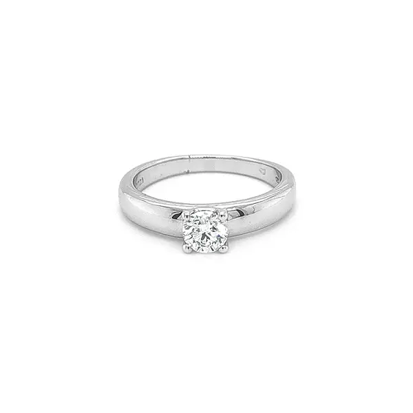 Золотое обручальное кольцо с бриллиантом