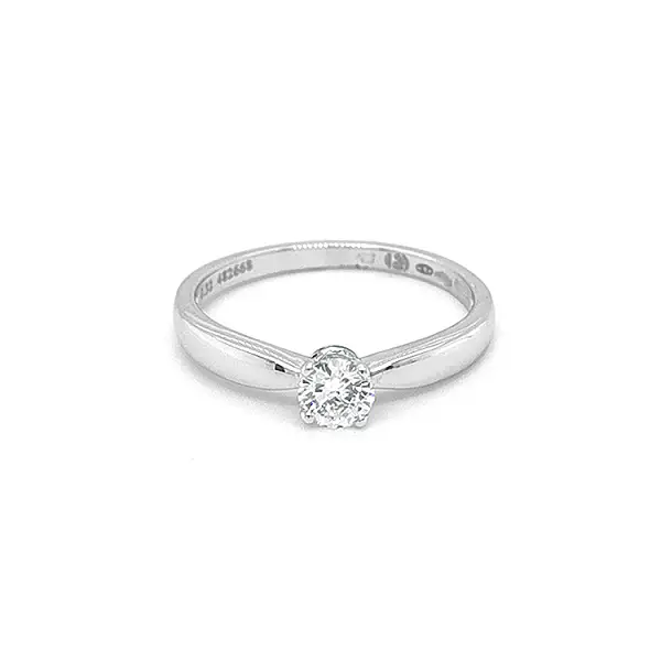 Золотое обручальное кольцо с бриллиантом