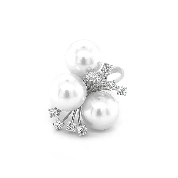 Золотое кольцо с жемчугом и бриллиантами