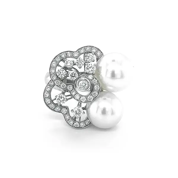 Золотое кольцо с натуральным жемчугом и бриллиантами