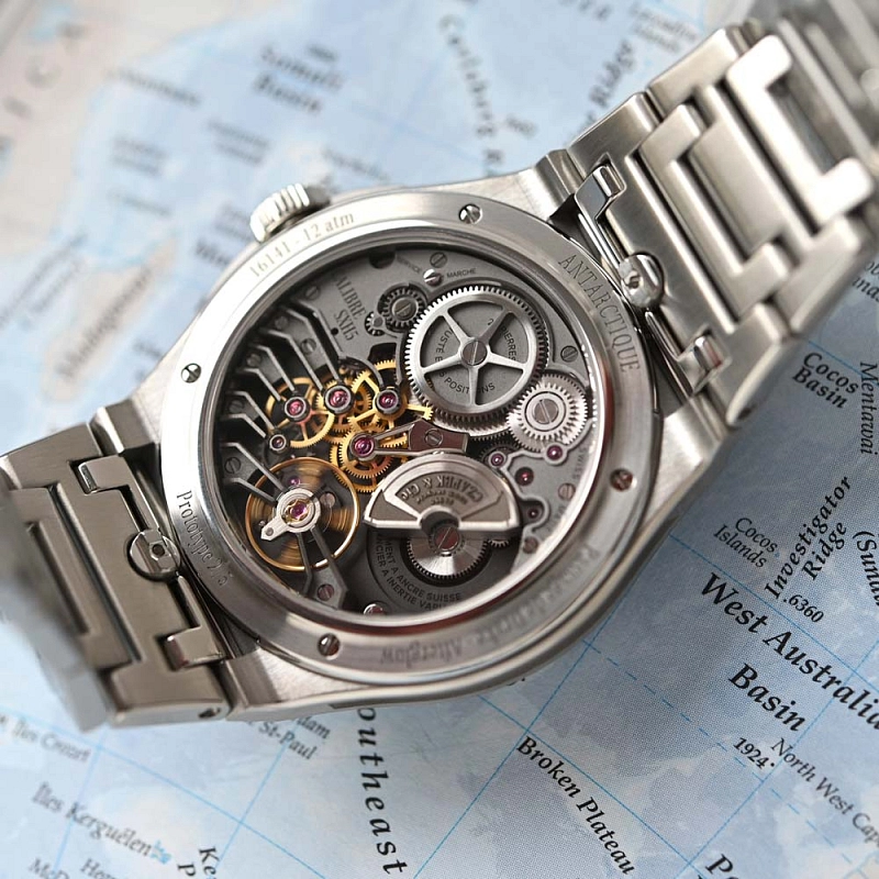 Czapek_Antarctique_Afterglow_Lifestyle_4.jpg