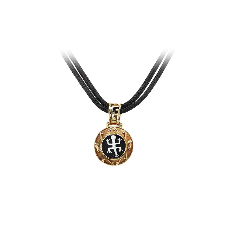 Элегантное золотое ожерелье на шнурке