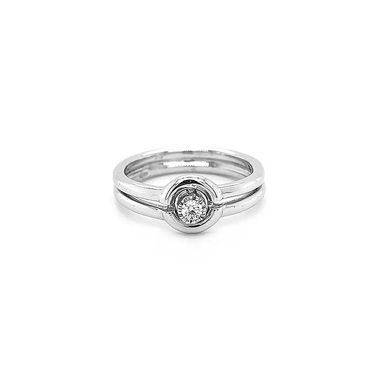 Золотое обручальное кольцо с бриллиантом