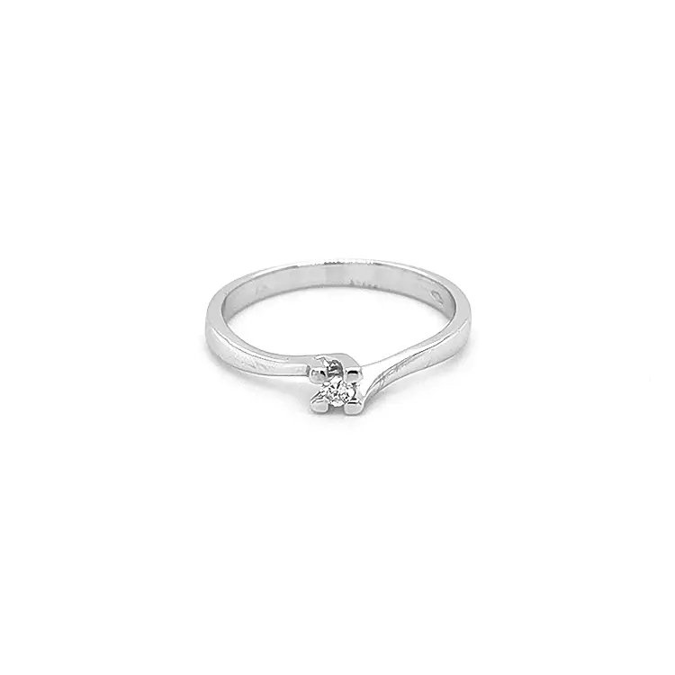 Золотое обручальное кольцо с бриллиантом