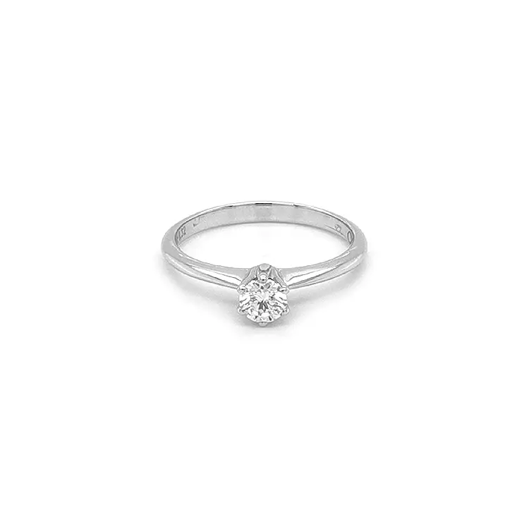 Золотое обручальное кольцо с бриллиантом