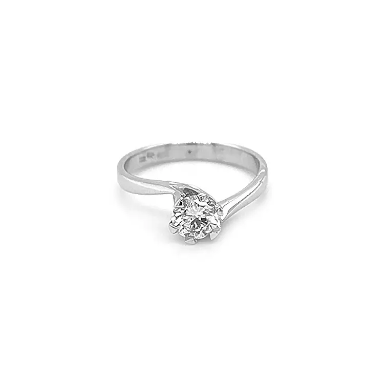 Золотое обручальное кольцо с бриллиантом