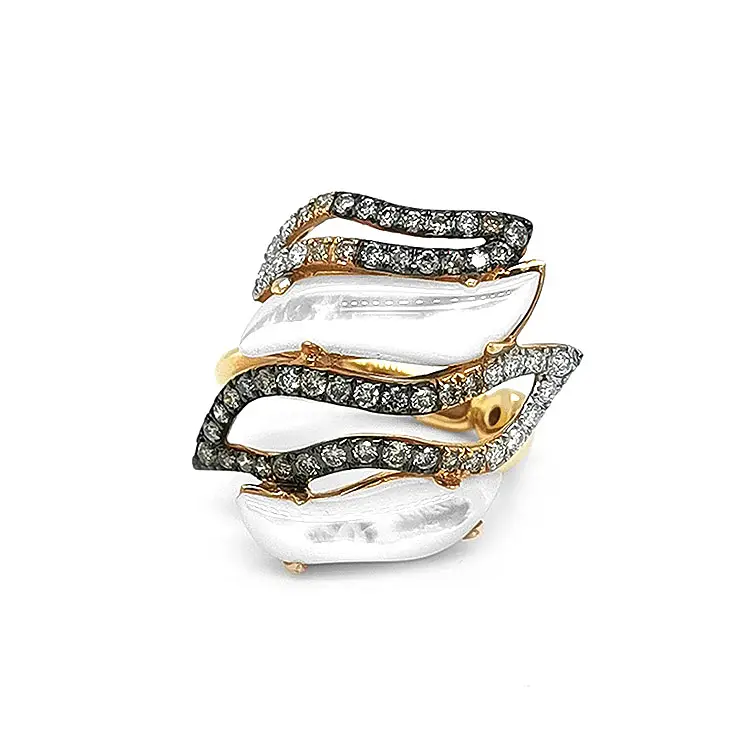 Золотое кольцо с жемчужиной и цветными бриллиантами