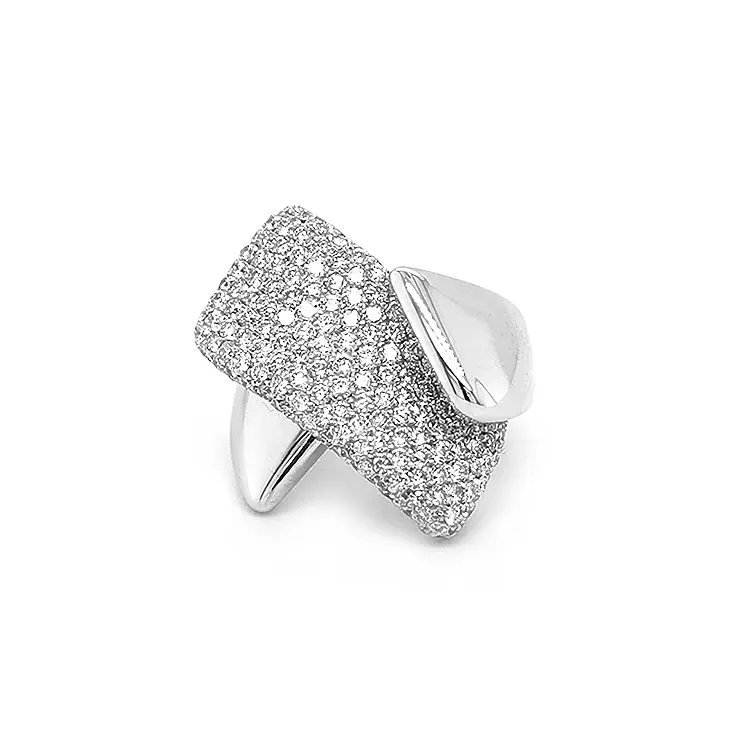 Золотое кольцо с бриллиантами