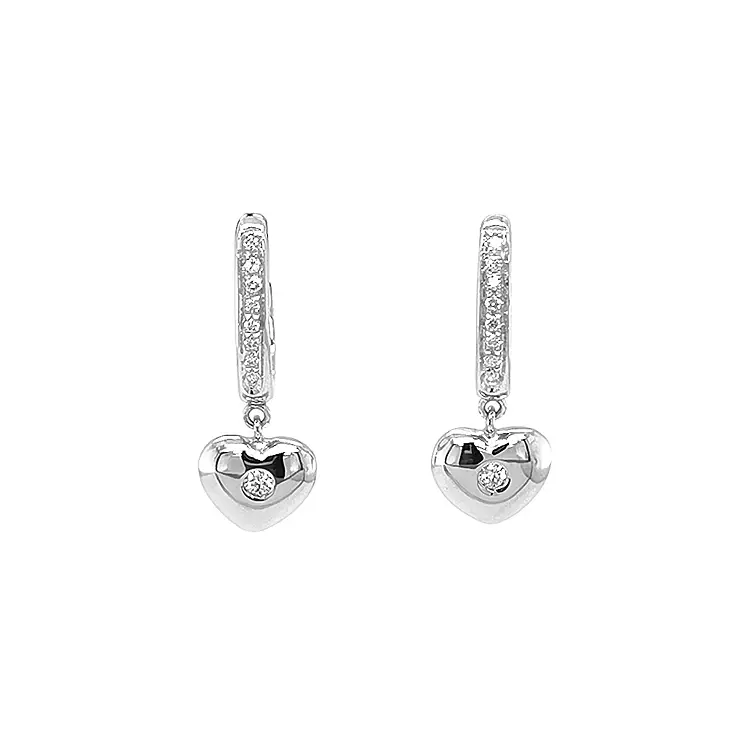 Золотые серьги в форме сердца с бриллиантами