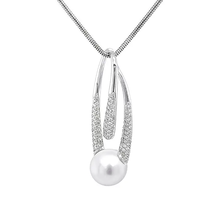 Золотая подвеска с натуральным жемчугом и бриллиантами