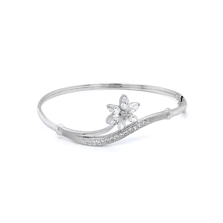 Фиксированный браслет с цирконами из белого золота