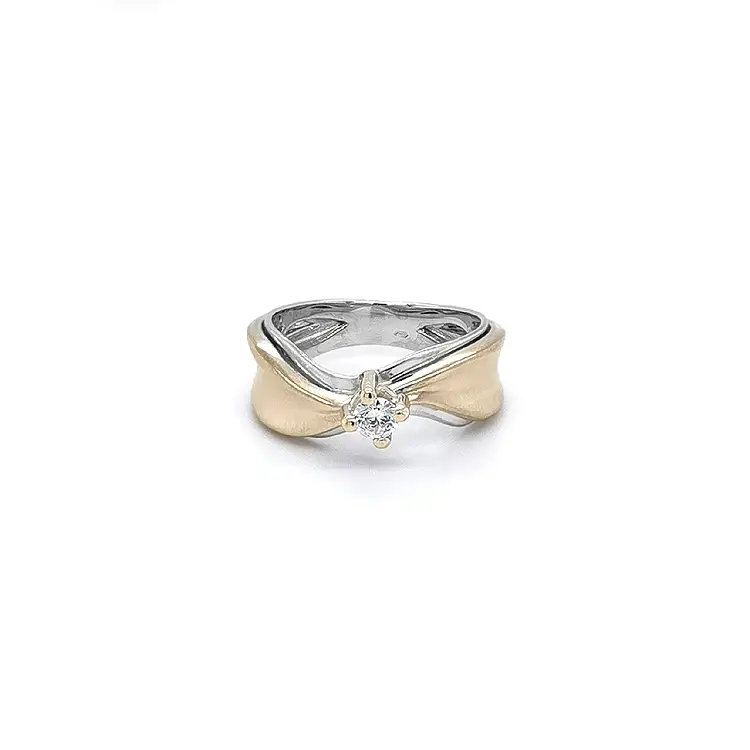 Обручальное кольцо с цирконом из комбинированного золота