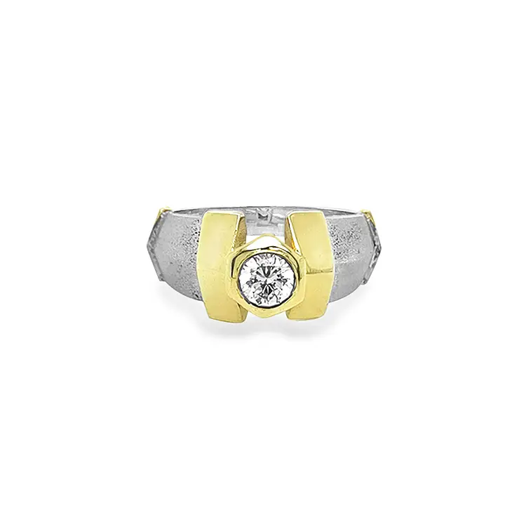 Золотое кольцо с цирконом