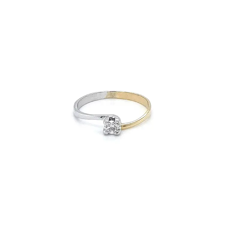 Золотое обручальное кольцо с цирконом