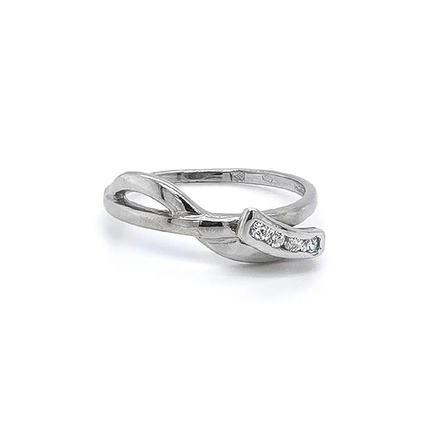 Кольцо с цирконами из белого золота