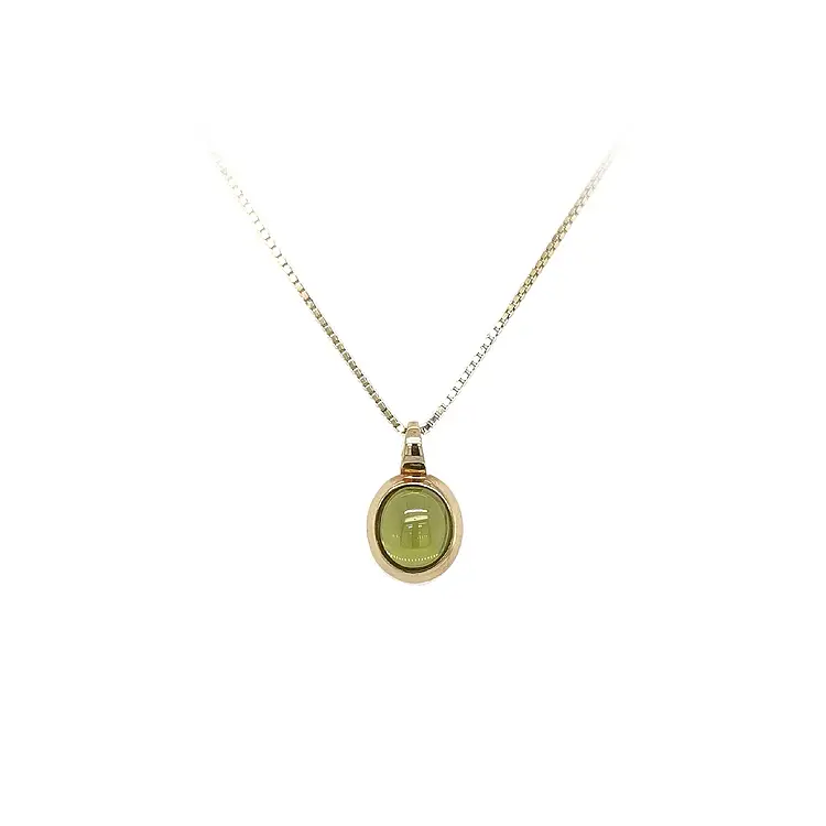 Золотая подвеска с зеленым камнем