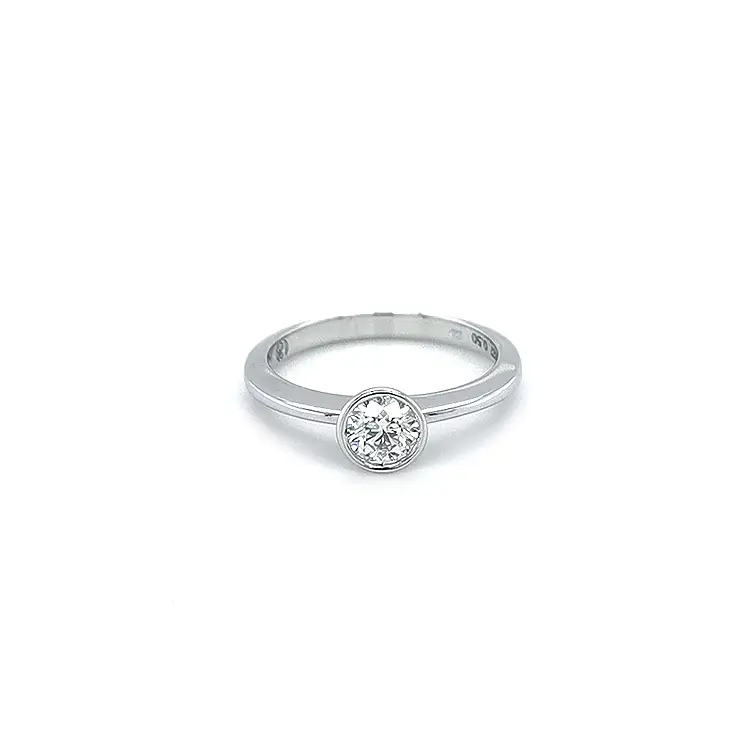 Золотое обручальное кольцо с бриллиантом