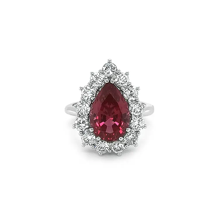 Золотое кольцо с красной шпинелью и бриллиантами