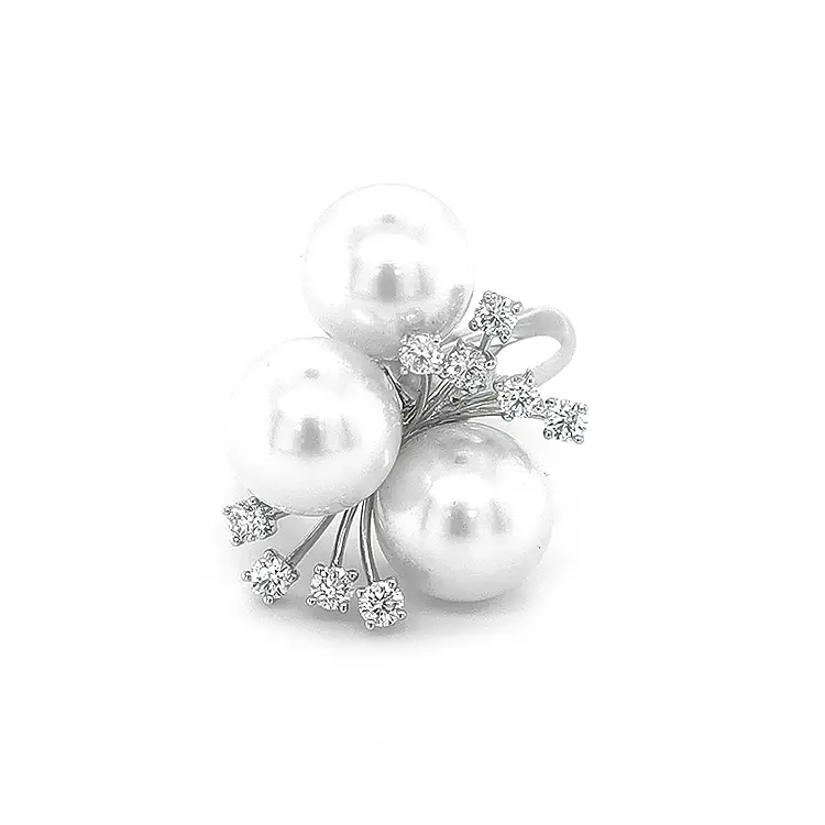 Золотое кольцо с жемчугом и бриллиантами