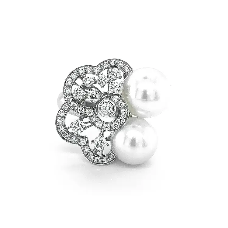 Золотое кольцо с натуральным жемчугом и бриллиантами